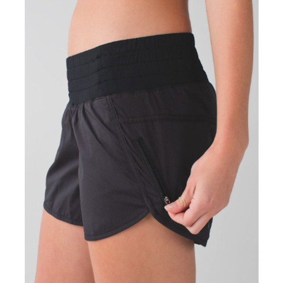 lululemon athletica Pants - LULULEMON Tracker Short 2- way stretch in Black Size 6 casual comfort athletic